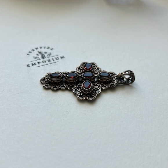 Red Garnets set in a Sterling Silver Cross - Picture 5 of 7